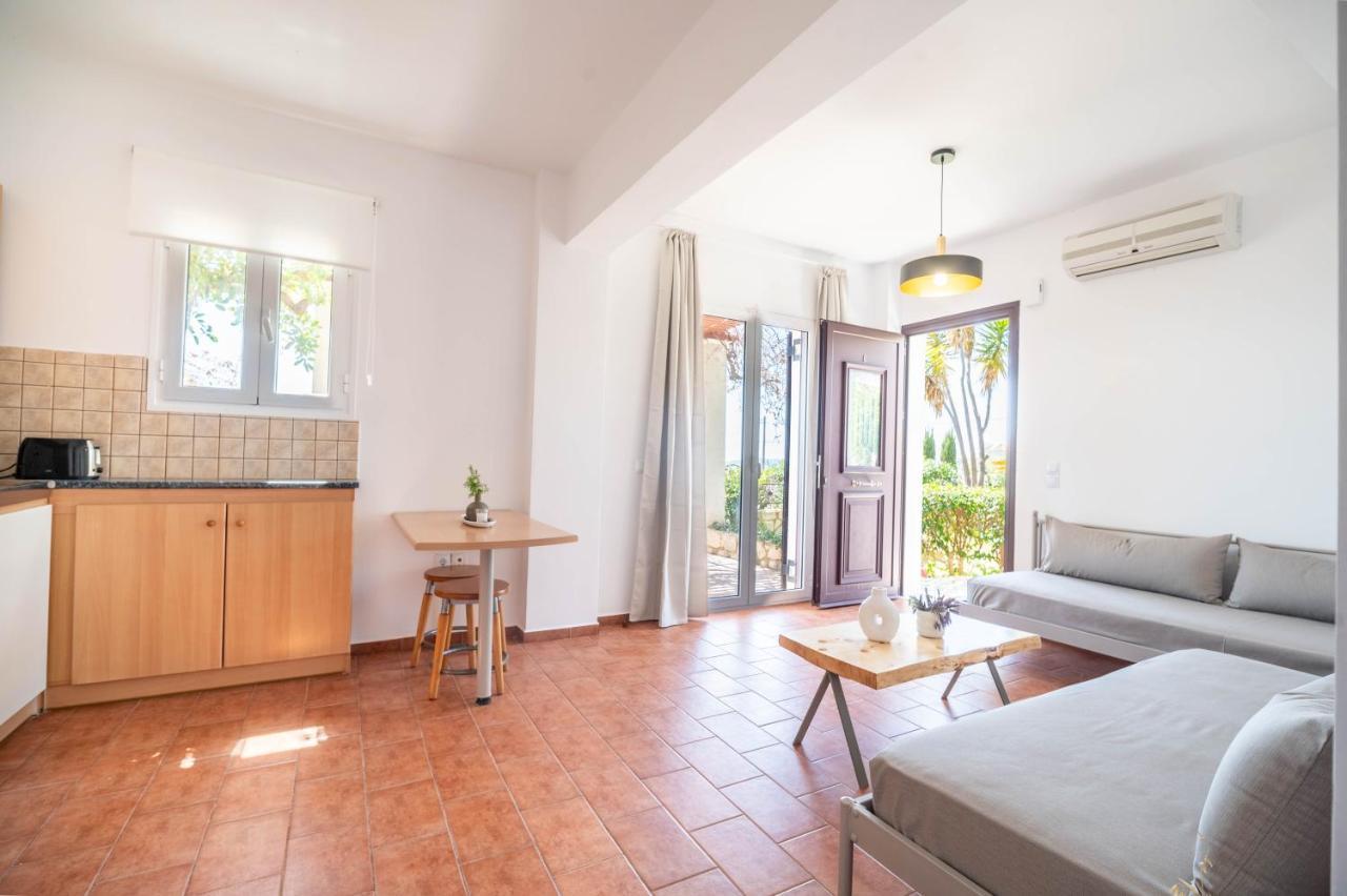 Christoforos Apartments ลูร์ดฮาตา ภายนอก รูปภาพ
